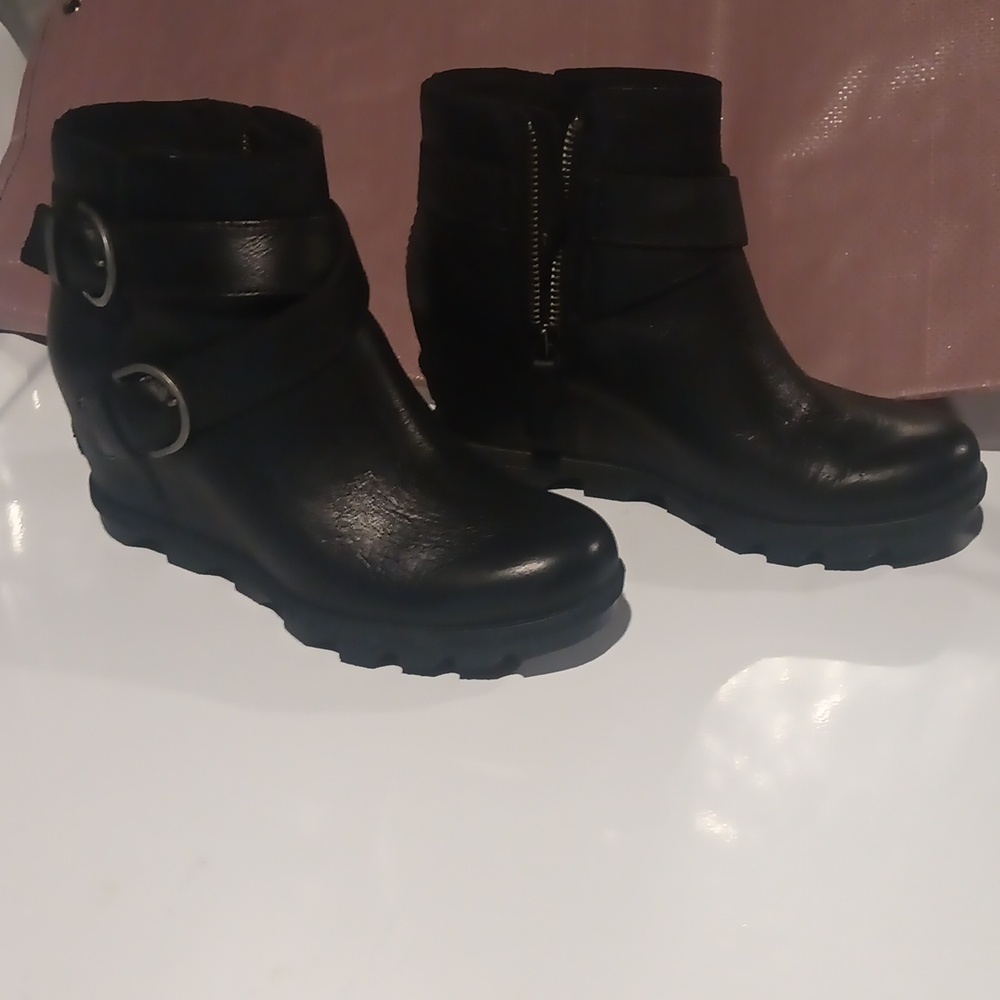 Black Leather Sorel Boots